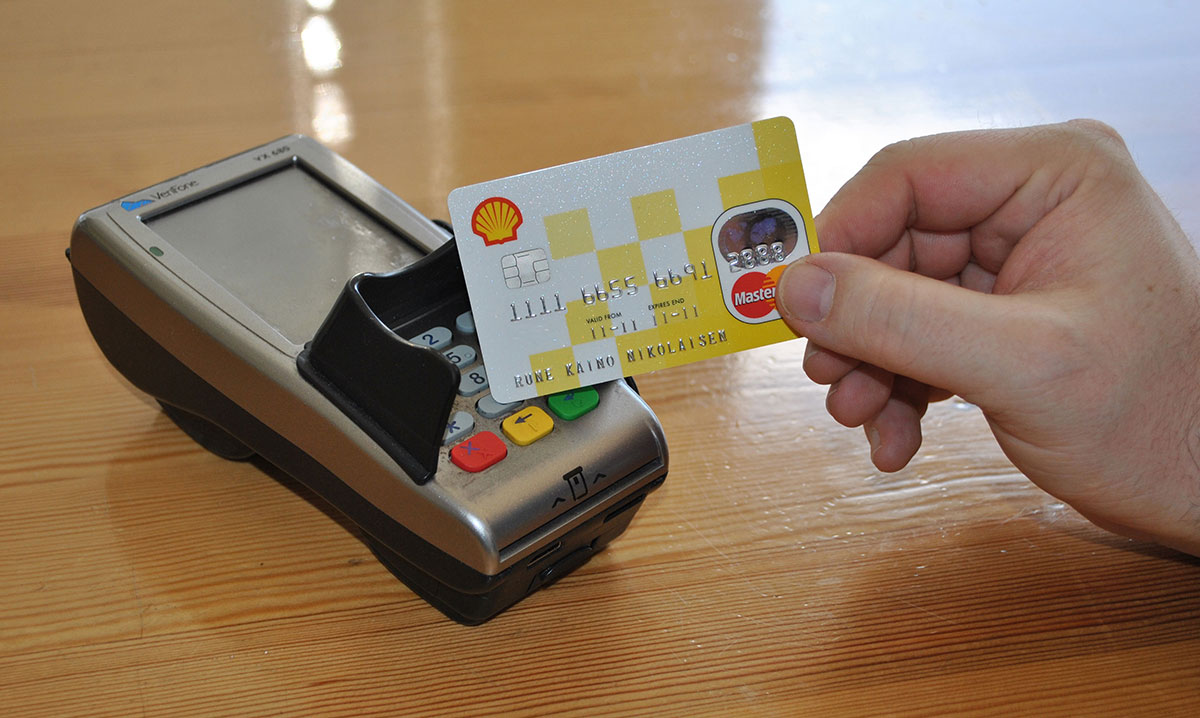 Kredittportalen har testet kredittkortet Shell MasterCard. For ordens skyld gjør vi oppmerksom på at sifrene på kredittkortet på illustrasjonsbildet er endret.